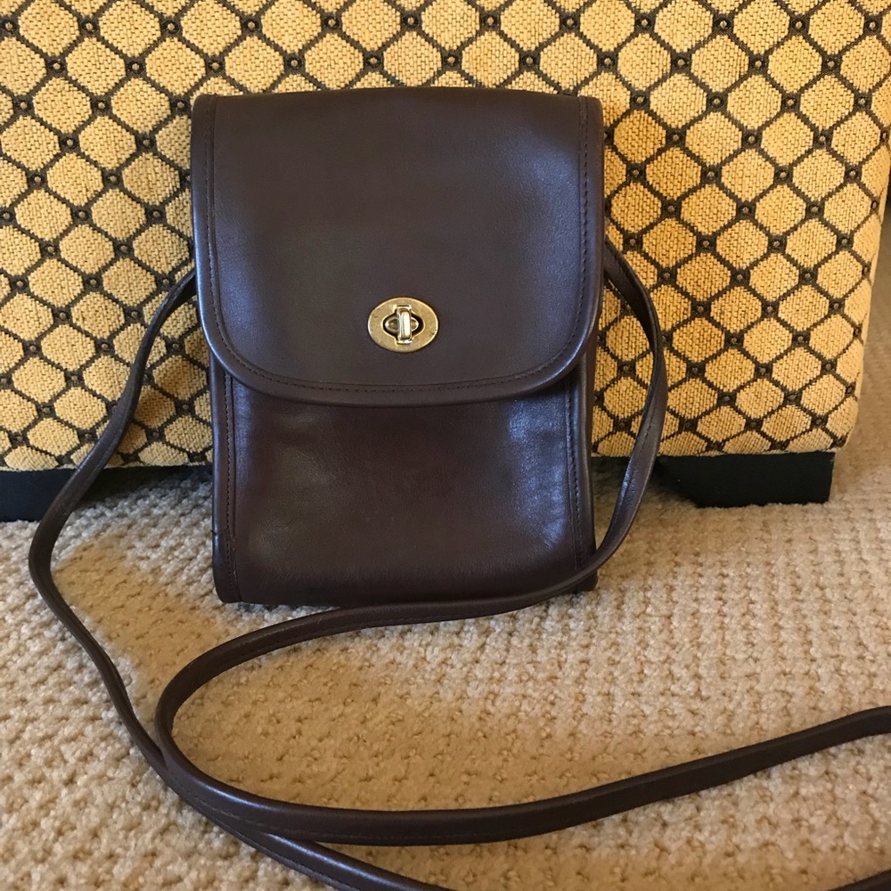 Vintage Coach Brown leather crossbody bag